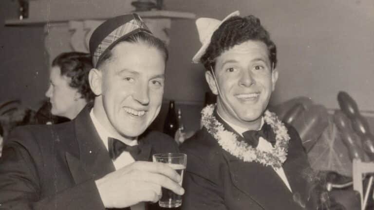 Producing Colorful Torches in Minecraft