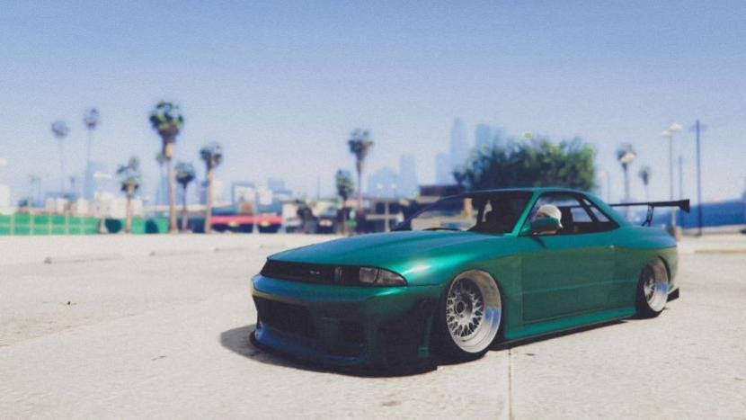 Checking Out the Rich Open-World of Grand Theft Auto V Checking Out the Rich Open-World of Grand Theft Auto V